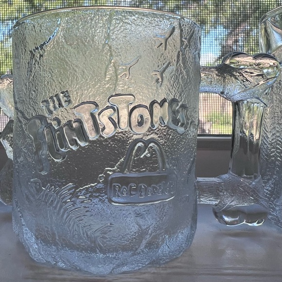 Five piece set…1990 Vintage McDonald’s Flintstone mugs. - Picture 4 of 6